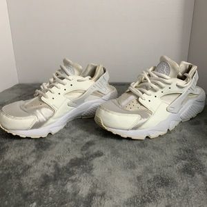 Women’s white huaraches